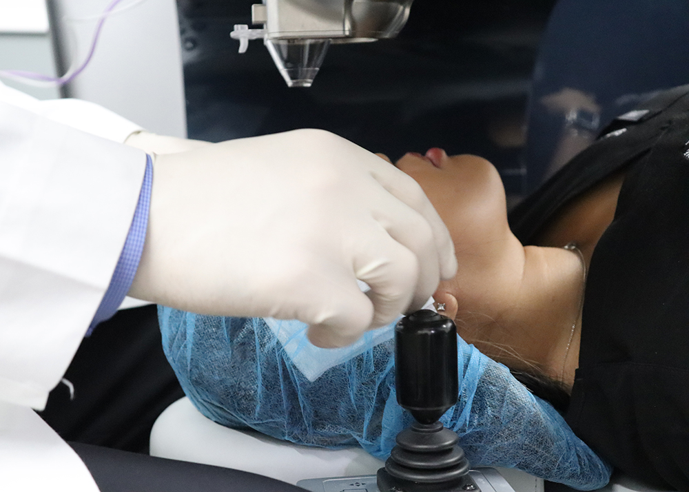 Eye surgery procedure with laser equipment